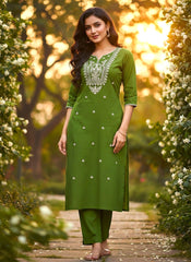 Emerald Green Embroidered Silk Blend Kurta Set with Floral Dupatta